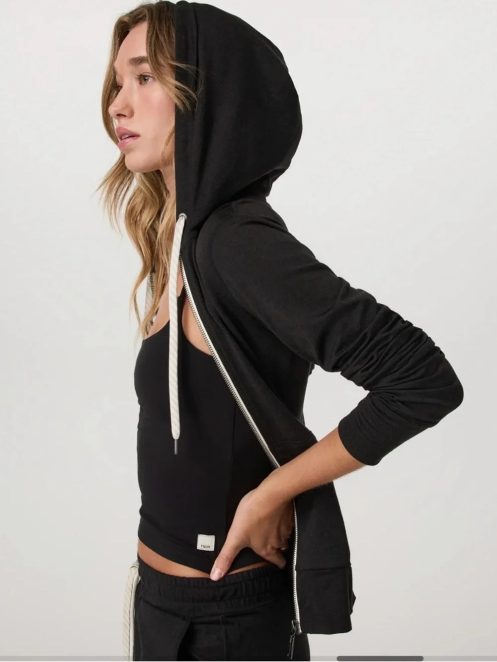 Vuori Halo Performance Hoodie - Picture 2 of 7